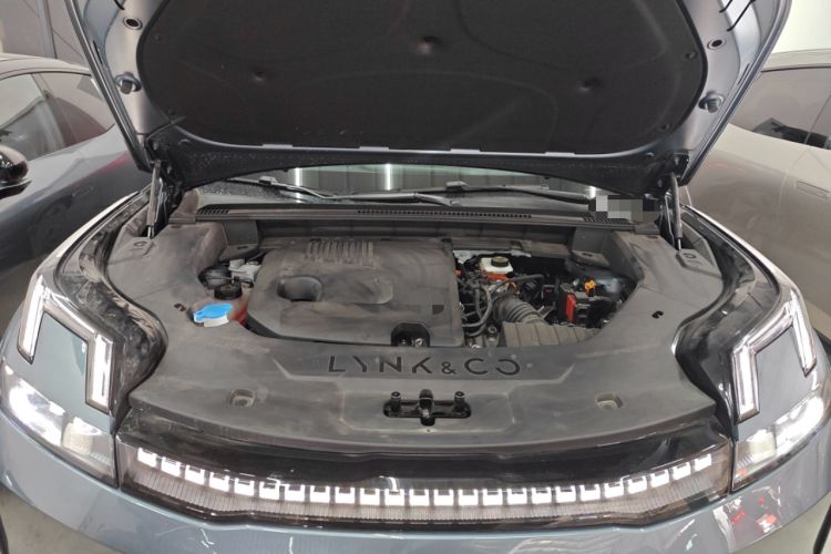 Used Lynk & Co 08 EM-P 2025 220 km All-Wheel-Drive Performance Halo Engine Bay