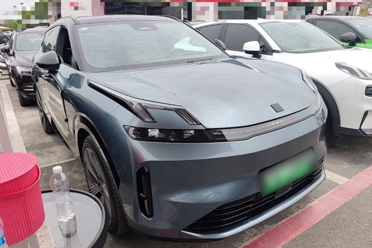 Used Lynk & Co 08 EM-P 2025 220 km All-Wheel-Drive Performance Halo Exterior 1