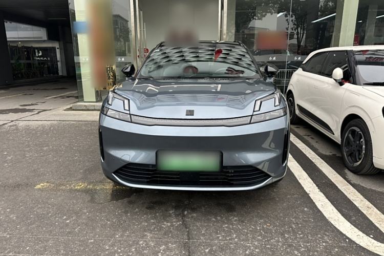 Used Lynk & Co 08 EM-P 2025 220 km All-Wheel-Drive Performance Halo Exterior 1