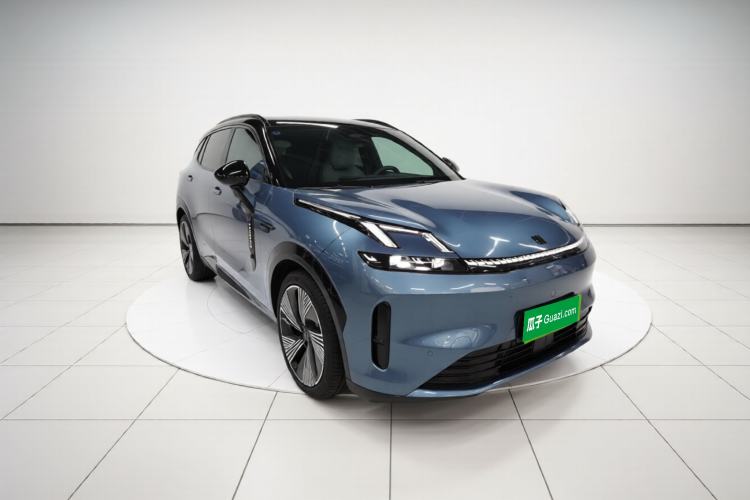 Used Lynk & Co 08 EM-P 2025 220 km All-Wheel-Drive Performance Halo Exterior 1