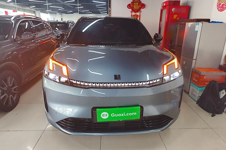 Used Lynk & Co 08 EM-P 2025 220 km All-Wheel-Drive Performance Halo Exterior 1