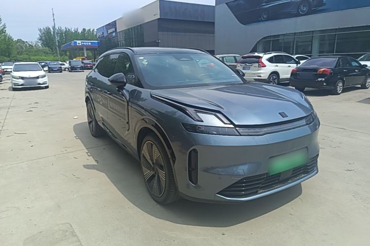 Used Lynk & Co 08 EM-P 2025 220 km All-Wheel-Drive Performance Halo Exterior 1