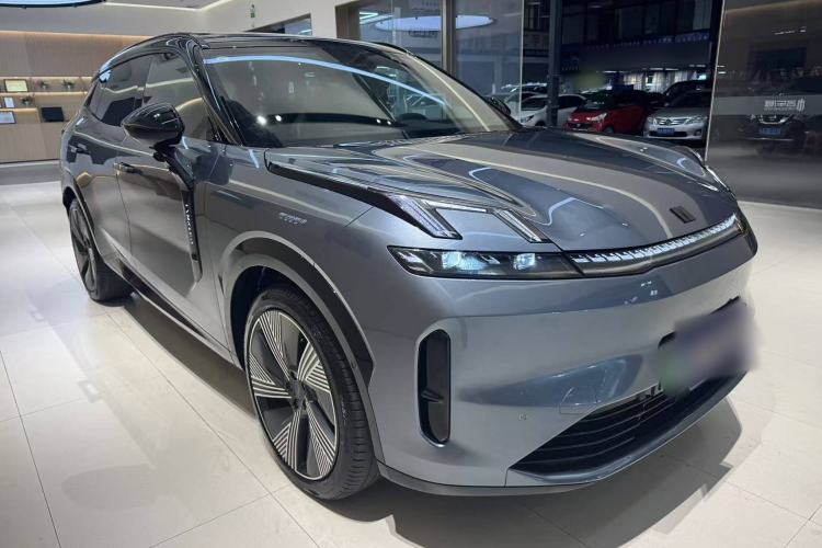 Used Lynk & Co 08 EM-P 2025 220 km All-Wheel-Drive Performance Halo Exterior 1