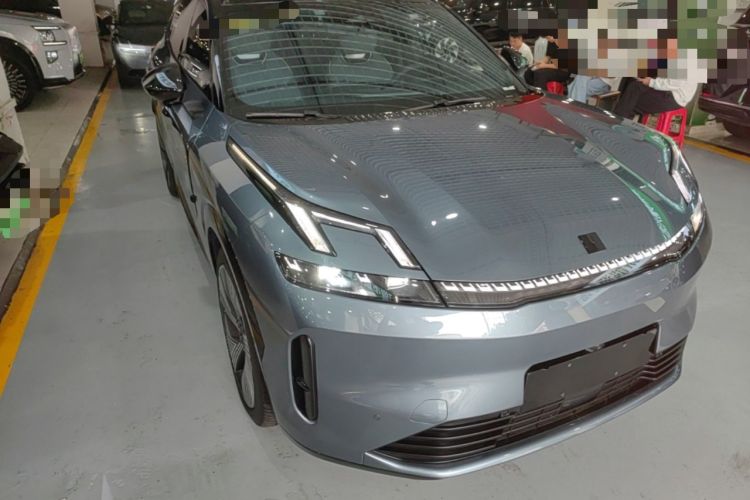 Used Lynk & Co 08 EM-P 2025 220 km All-Wheel-Drive Performance Halo Exterior 1