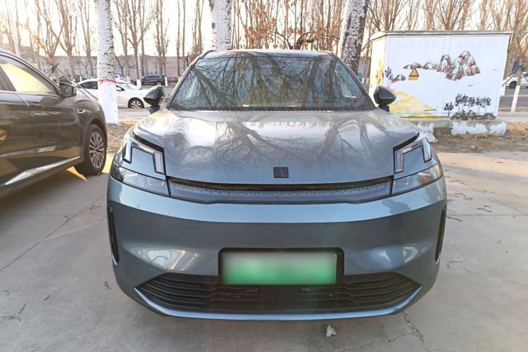Used Lynk & Co 08 EM-P 2025 220 km All-Wheel-Drive Performance Halo Exterior 1