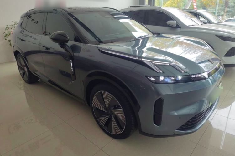 Used Lynk & Co 08 EM-P 2025 220 km All-Wheel-Drive Performance Halo Exterior 2
