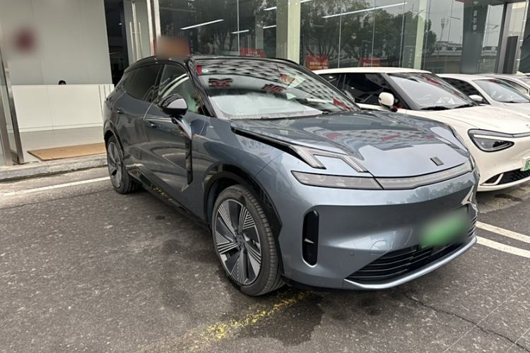 Used Lynk & Co 08 EM-P 2025 220 km All-Wheel-Drive Performance Halo Exterior 2
