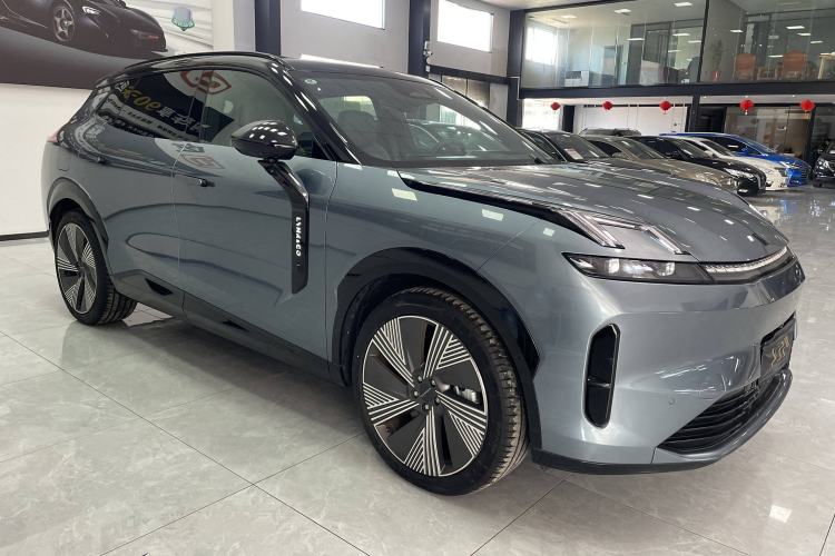 Used Lynk & Co 08 EM-P 2025 220 km All-Wheel-Drive Performance Halo Exterior 2