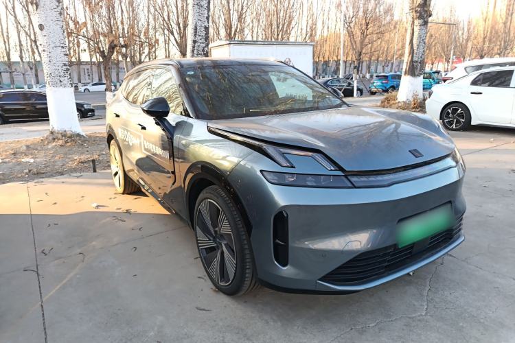 Used Lynk & Co 08 EM-P 2025 220 km All-Wheel-Drive Performance Halo Exterior 2