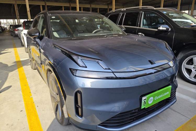 Used Lynk & Co 08 EM-P 2025 220 km All-Wheel-Drive Performance Halo Exterior 2