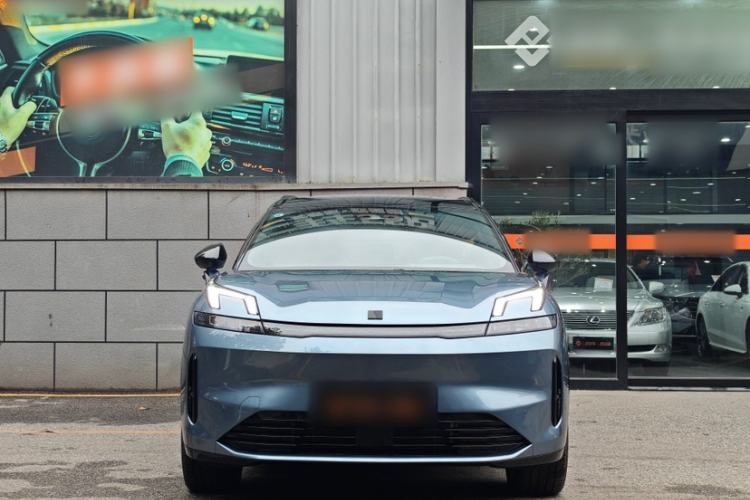 Used Lynk & Co 08 EM-P 2025 220 km All-Wheel-Drive Performance Halo Exterior 2
