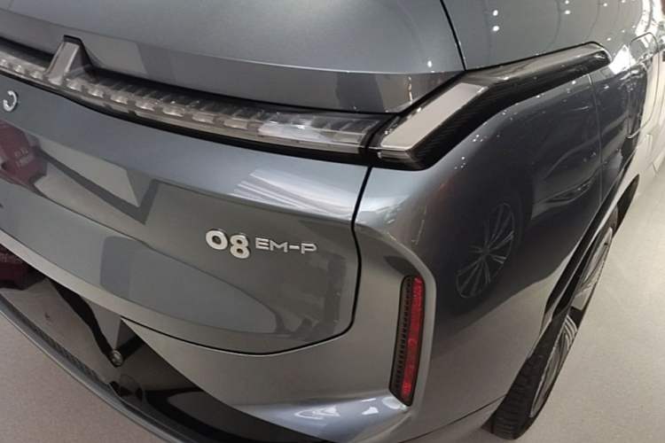 Used Lynk & Co 08 EM-P 2025 220 km All-Wheel-Drive Performance Halo Exterior 3