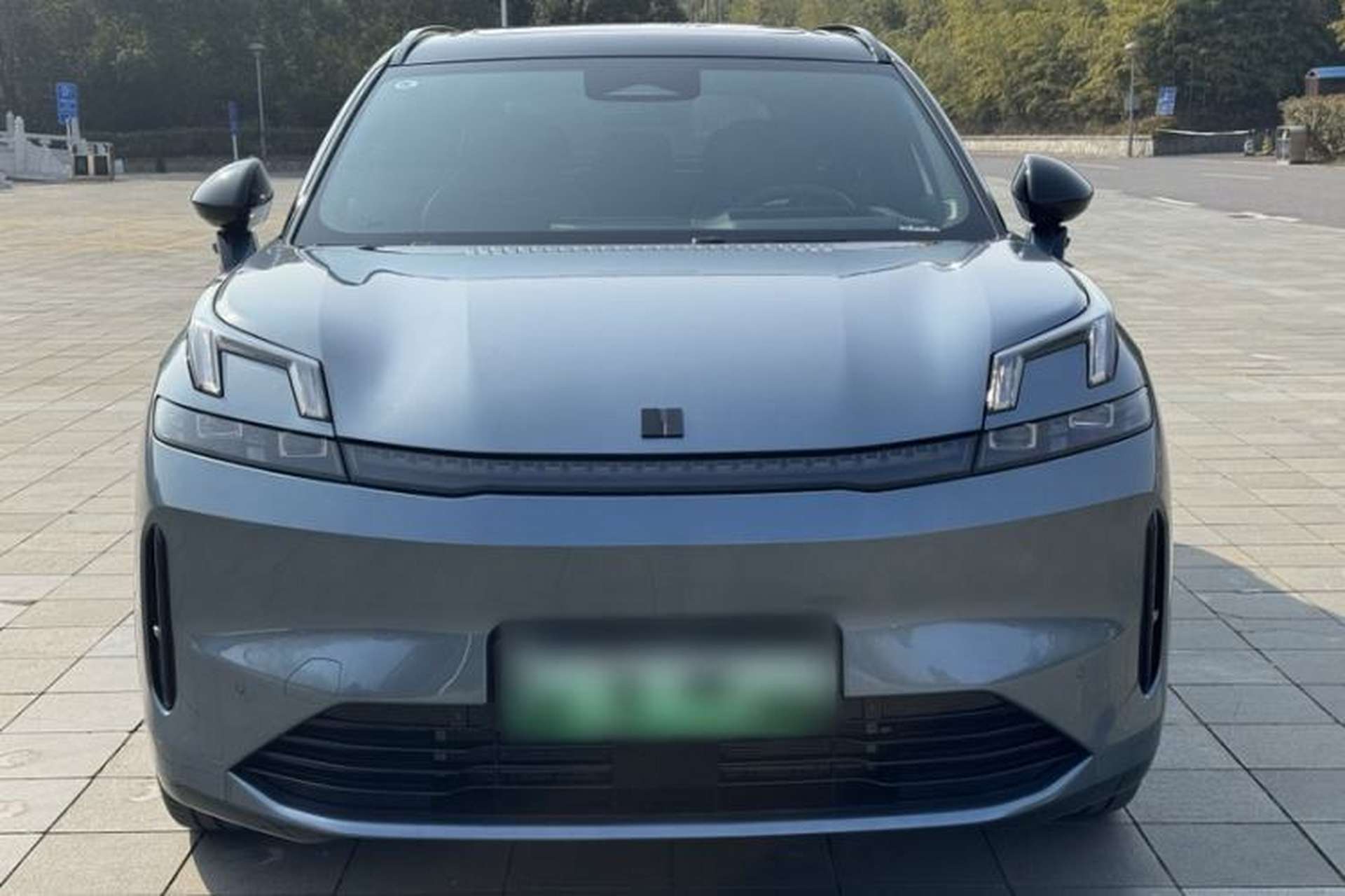 Used Lynk & Co 08 EM-P 2025 220 km All-Wheel-Drive Performance Halo Exterior 3