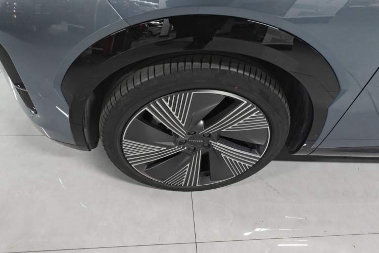 Used Lynk & Co 08 EM-P 2025 245km Ultra-Long Range Halo Exterior 3