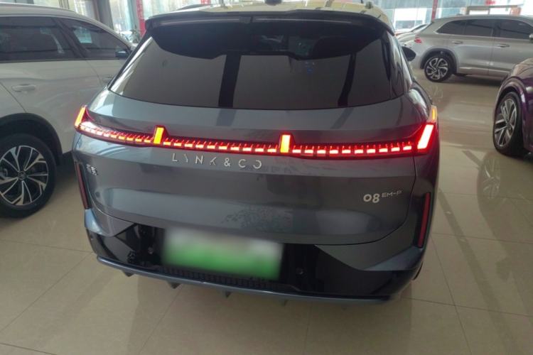 Used Lynk & Co 08 EM-P 2025 220 km All-Wheel-Drive Performance Halo Exterior 4