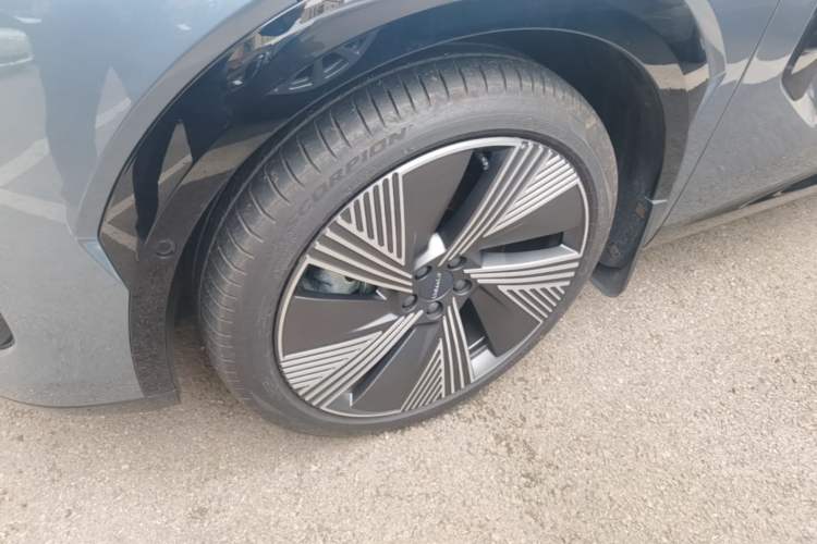 Used Lynk & Co 08 EM-P 2025 245km Ultra-Long Range Halo Exterior 4