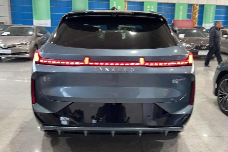Used Lynk & Co 08 EM-P 2025 220 km All-Wheel-Drive Performance Halo Exterior 4