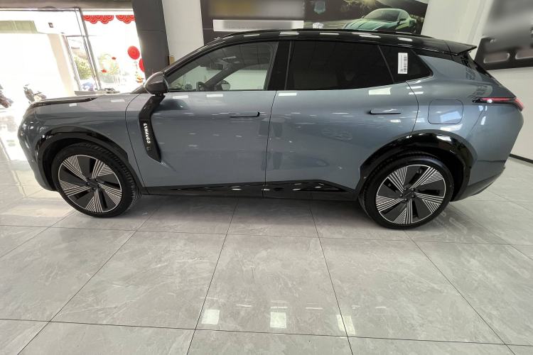 Used Lynk & Co 08 EM-P 2025 220 km All-Wheel-Drive Performance Halo Exterior 4