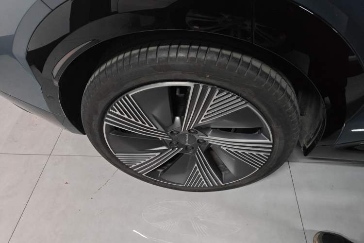 Used Lynk & Co 08 EM-P 2025 245km Ultra-Long Range Halo Exterior 4