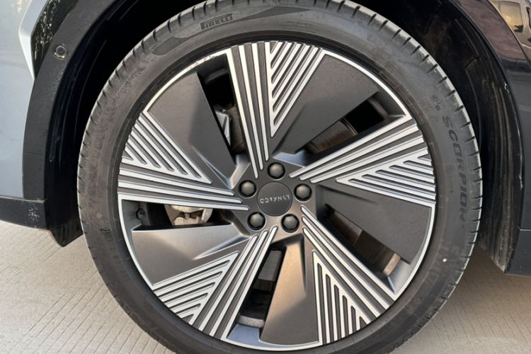 Used Lynk & Co 08 EM-P 2025 220 km All-Wheel-Drive Performance Halo Exterior 4