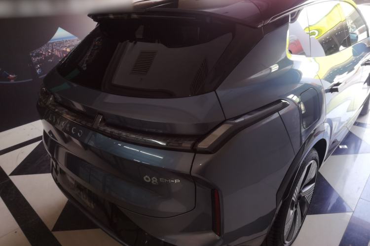 Used Lynk & Co 08 EM-P 2025 220 km All-Wheel-Drive Performance Halo Exterior 5