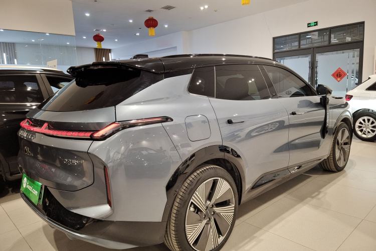 Used Lynk & Co 08 EM-P 2025 220 km All-Wheel-Drive Performance Halo Exterior 8