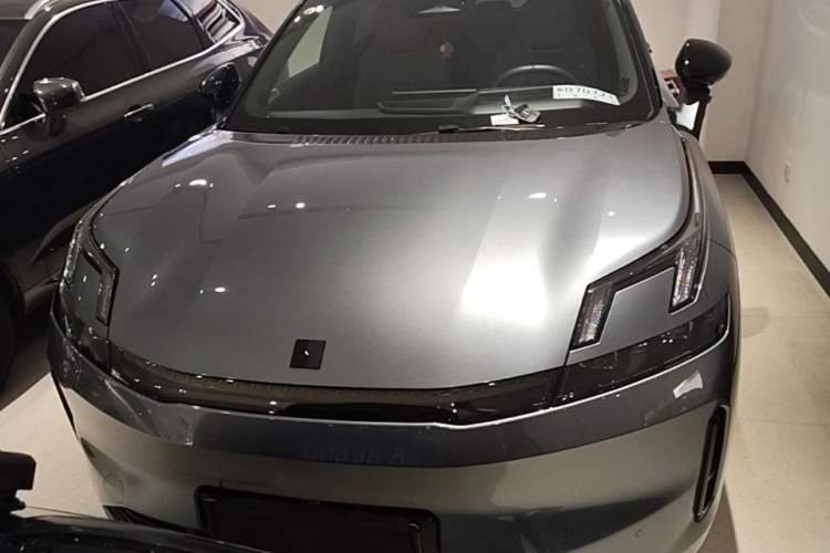 Used Lynk & Co 08 EM-P 2025 220 km All-Wheel-Drive Performance Halo Front