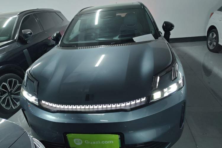 Used Lynk & Co 08 EM-P 2025 220 km All-Wheel-Drive Performance Halo Front