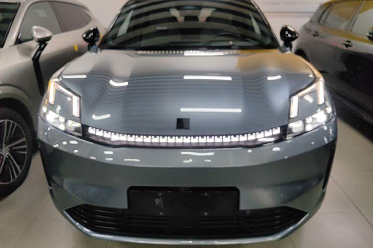 Used Lynk & Co 08 EM-P 2025 220 km All-Wheel-Drive Performance Halo Front