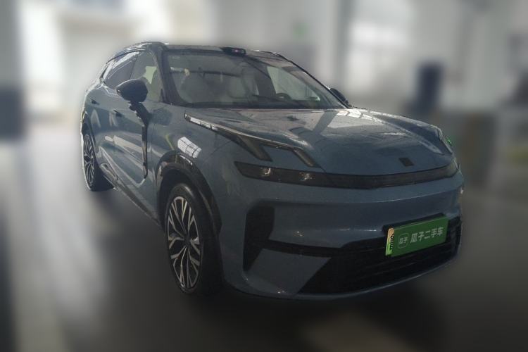 Used Lynk & Co 08 EM-P 2025 220 km All-Wheel-Drive Performance Halo Front Right 45 Deg