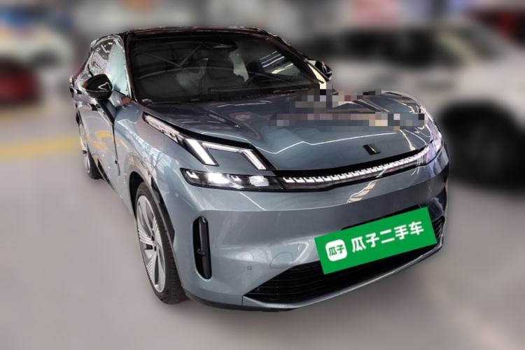 Used Lynk & Co 08 EM-P 2025 220 km All-Wheel-Drive Performance Halo Front Right 45 Deg