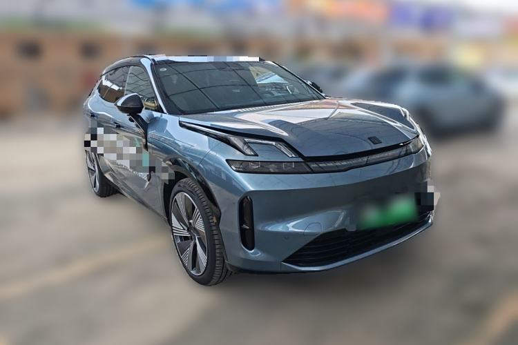 Used Lynk & Co 08 EM-P 2025 220 km All-Wheel-Drive Performance Halo Front Right 45 Deg