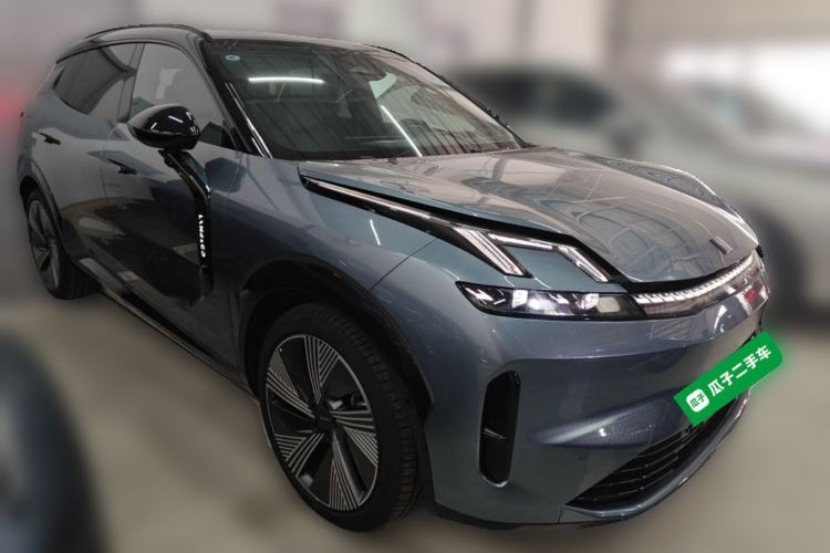 Used Lynk & Co 08 EM-P 2025 220 km All-Wheel-Drive Performance Halo Front Right 45 Deg