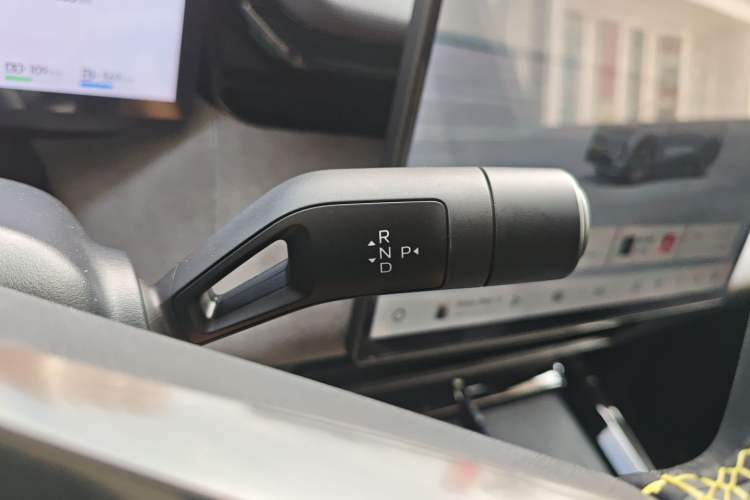 Used Lynk & Co 08 EM-P 2025 245km Ultra-Long Range Halo Gear Lever