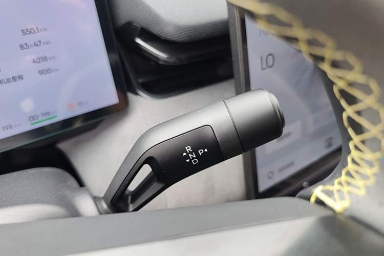 Used Lynk & Co 08 EM-P 2025 220 km All-Wheel-Drive Performance Halo Gear Lever