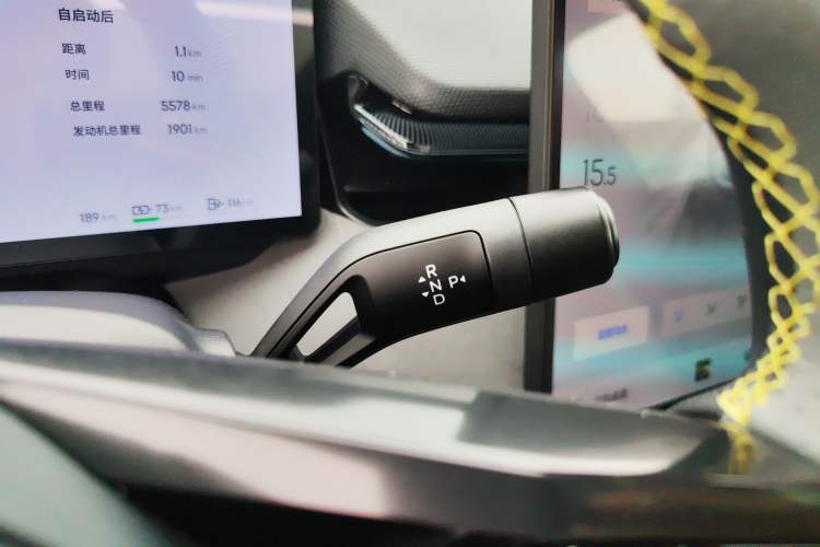 Used Lynk & Co 08 EM-P 2025 220 km All-Wheel-Drive Performance Halo Gear Lever