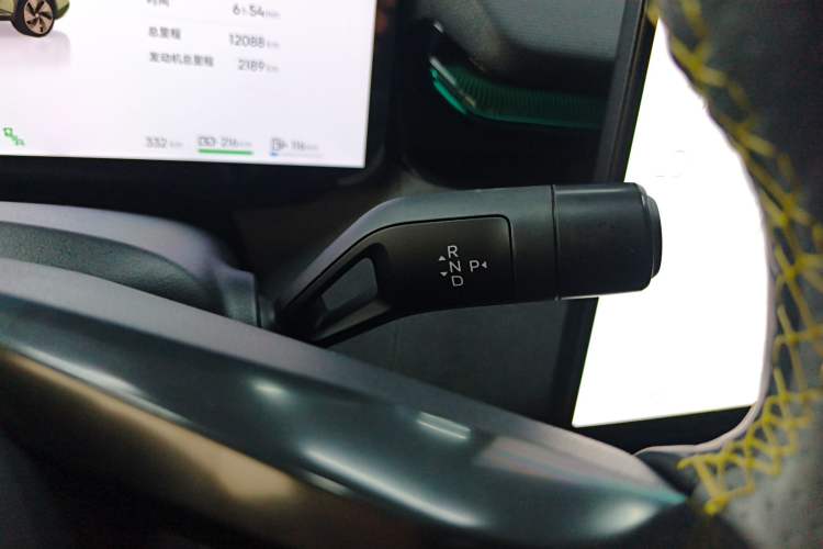 Used Lynk & Co 08 EM-P 2025 220 km All-Wheel-Drive Performance Halo Gear Lever