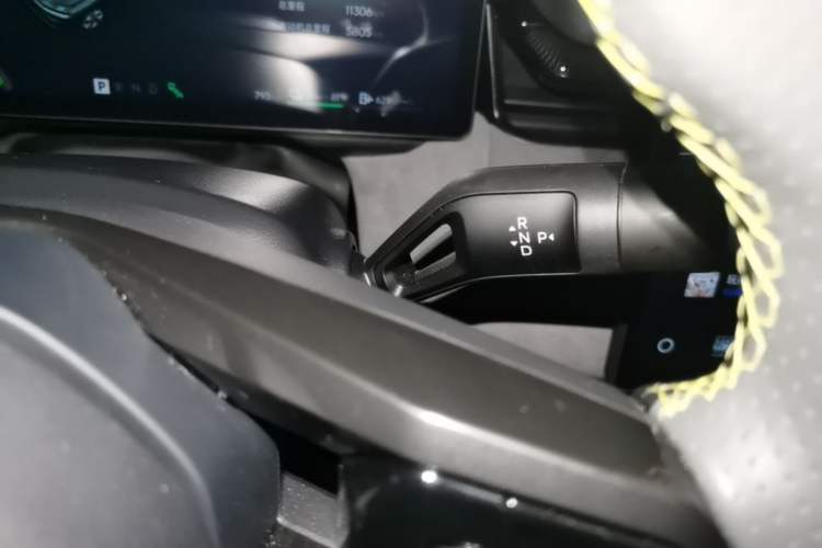 Used Lynk & Co 08 EM-P 2025 245km Ultra-Long Range Halo Gear Lever