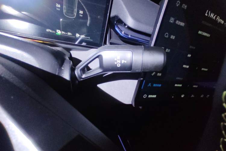 Used Lynk & Co 08 EM-P 2025 120km Long-Range Halo Gear Lever