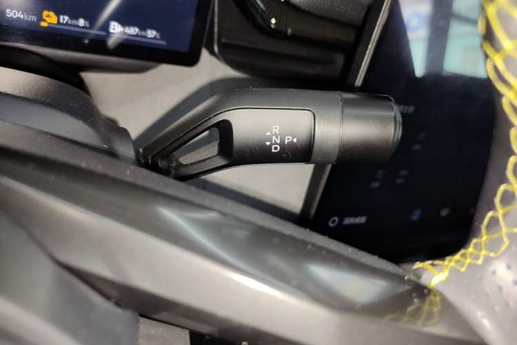 Used Lynk & Co 08 EM-P 2025 220 km All-Wheel-Drive Performance Halo Gear Lever