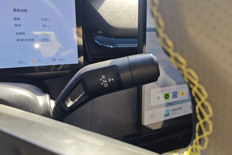 Used Lynk & Co 08 EM-P 2025 220 km All-Wheel-Drive Performance Halo Gear Lever