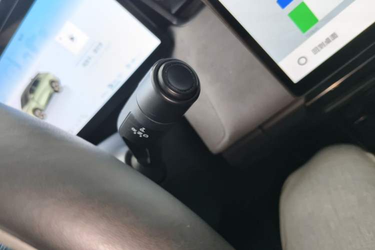 Used Lynk & Co 08 EM-P 2025 120km Long-Range Halo Gear Lever