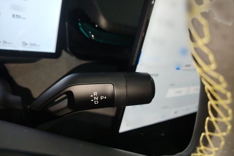 Used Lynk & Co 08 EM-P 2025 220 km All-Wheel-Drive Performance Halo Gear Lever
