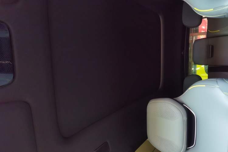 Used Lynk & Co 08 EM-P 2025 220 km All-Wheel-Drive Performance Halo Headliner