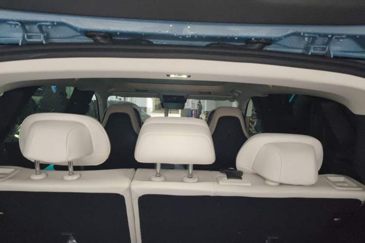 Used Lynk & Co 08 EM-P 2025 220 km All-Wheel-Drive Performance Halo Headliner