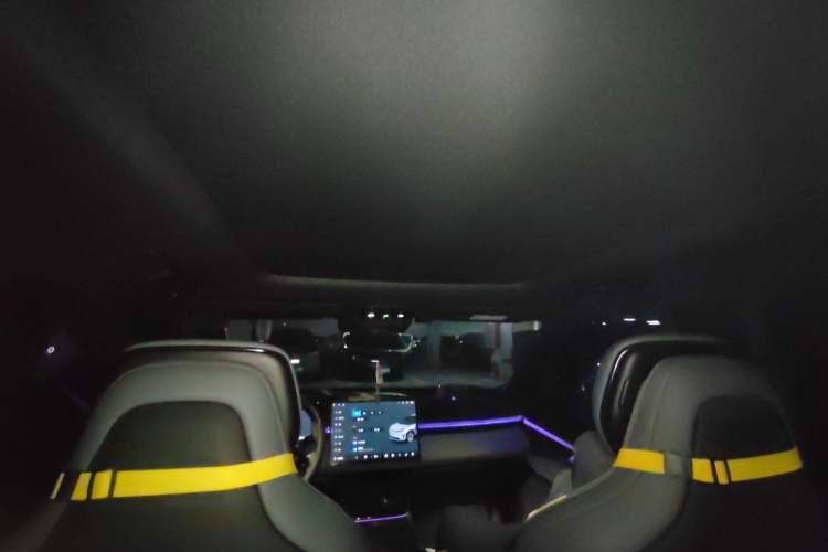 Used Lynk & Co 08 EM-P 2025 120km Long-Range Halo Headliner