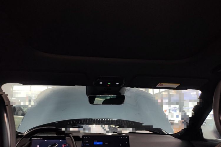 Used Lynk & Co 08 EM-P 2025 220 km All-Wheel-Drive Performance Halo Headliner