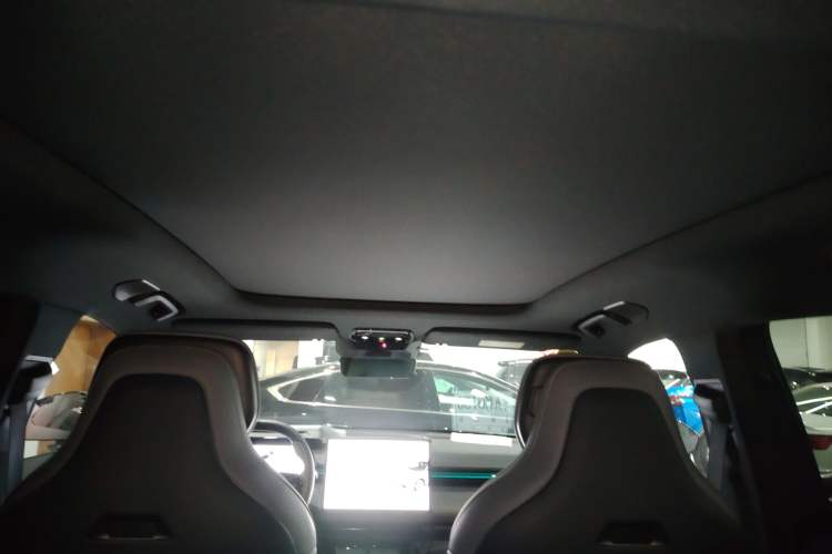 Used Lynk & Co 08 EM-P 2025 220 km All-Wheel-Drive Performance Halo Headliner