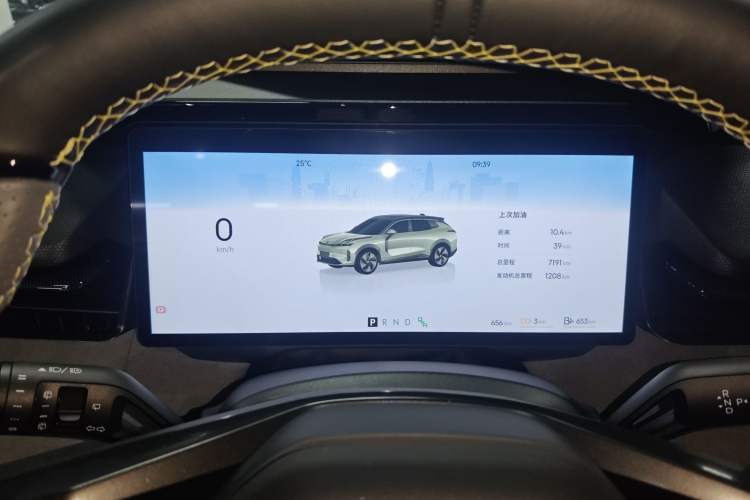 Used Lynk & Co 08 EM-P 2025 220 km All-Wheel-Drive Performance Halo Instrument Cluster