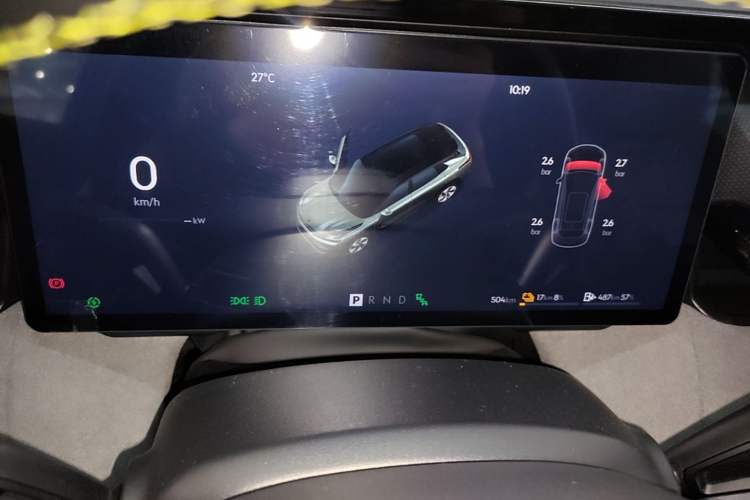 Used Lynk & Co 08 EM-P 2025 220 km All-Wheel-Drive Performance Halo Instrument Cluster